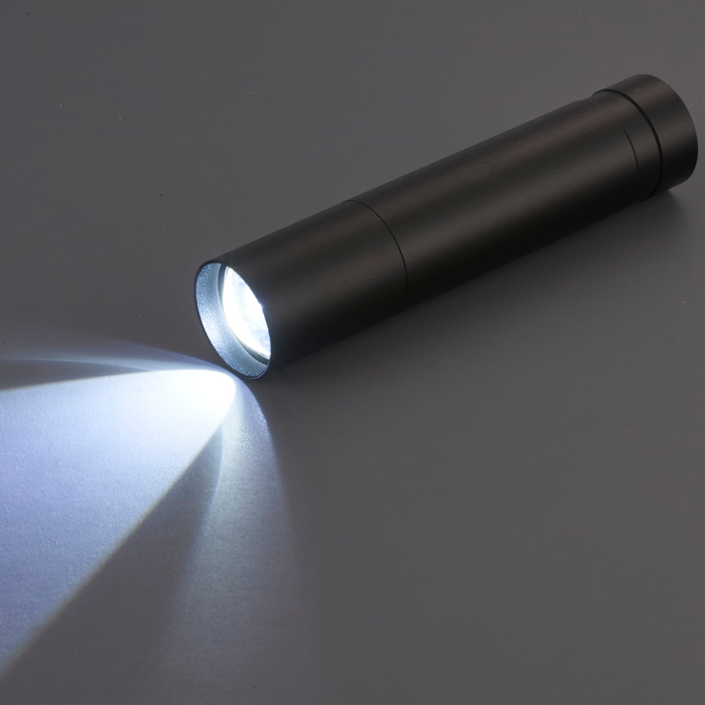 Rechargeable 2200mah Flashlight