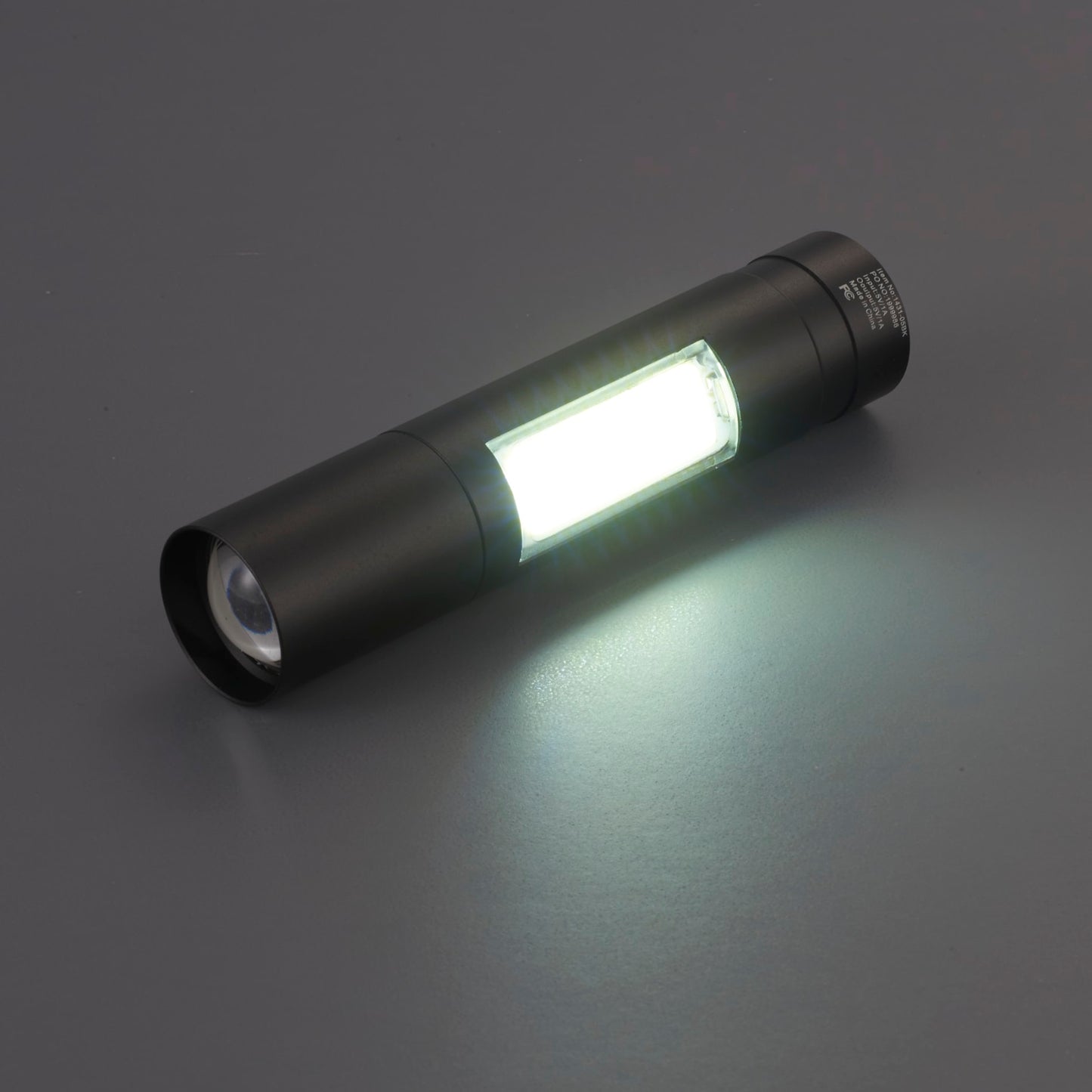 Rechargeable 2200mah Flashlight