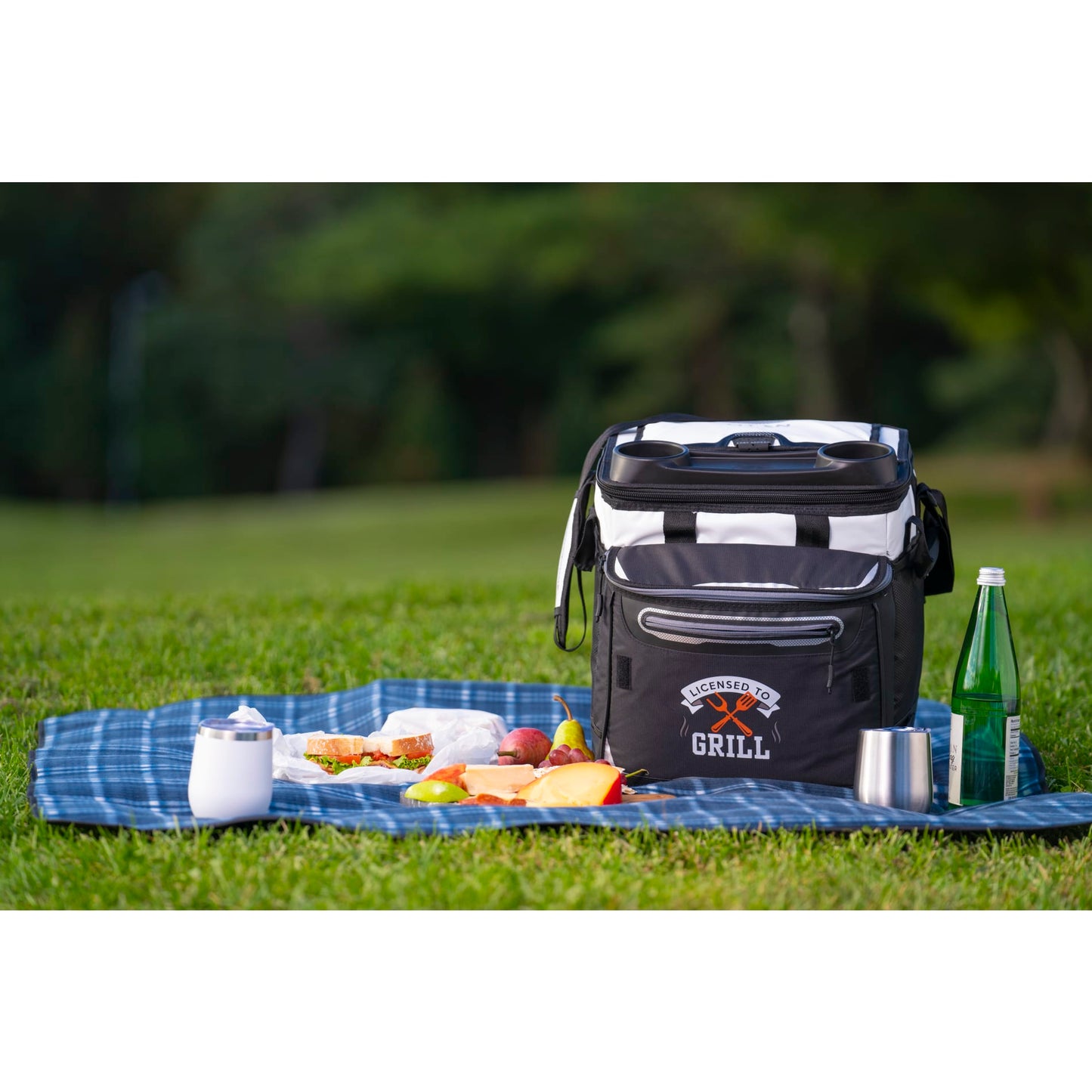 Arctic Zone® Titan Deep Freeze®  Rolling Cooler